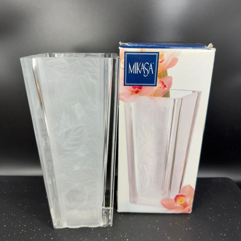 Mikasa Garden Splendor Square Vase‎ Frosted Leaf Crystal Japan New in Box Clear